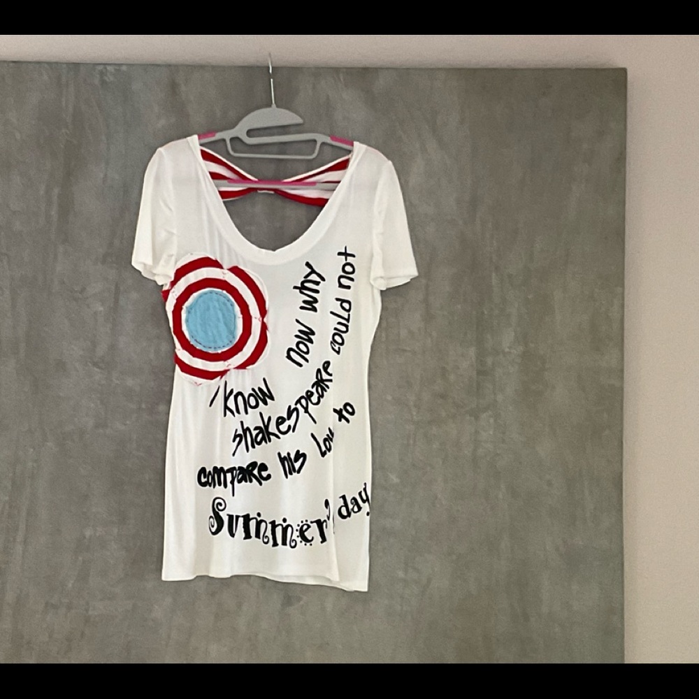 Moschino t shirt in great condition